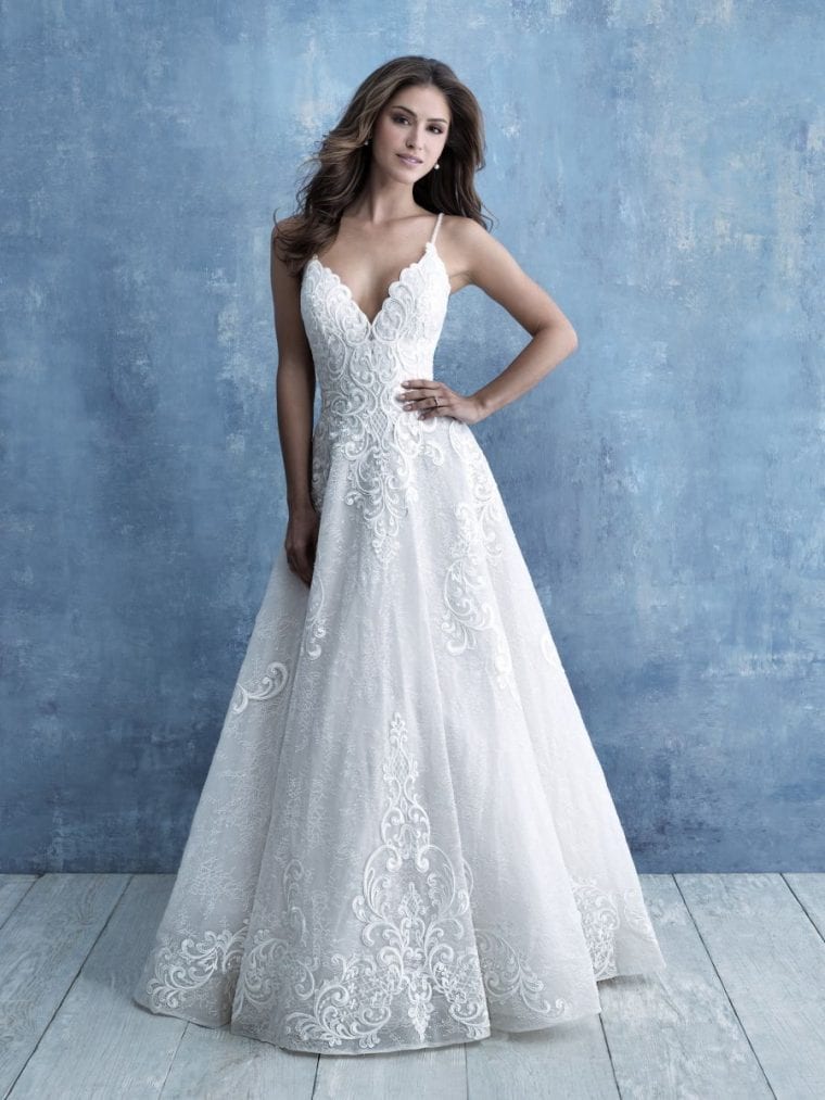 noiva com vestido princesa com brilho  Vestidos de noiva princesa, Vestidos  de noiva estilo princesa, Vestidos de casamento princesa