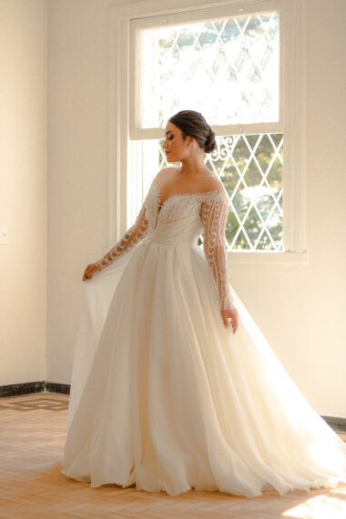 vestido de noiva off white com fundo perolado - atelier white dress
