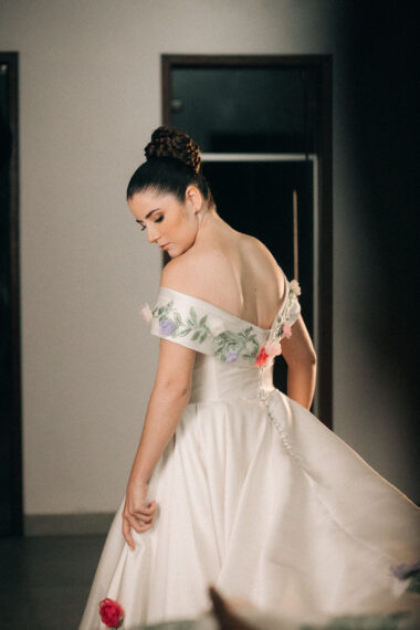 Vestido de noiva com bordados coloridos - atelier white dress