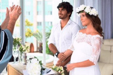 Vestido de noiva modelo império para grávidas