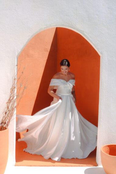 Vestido de noiva minimalista fluido em cetim - Atelier White Dress