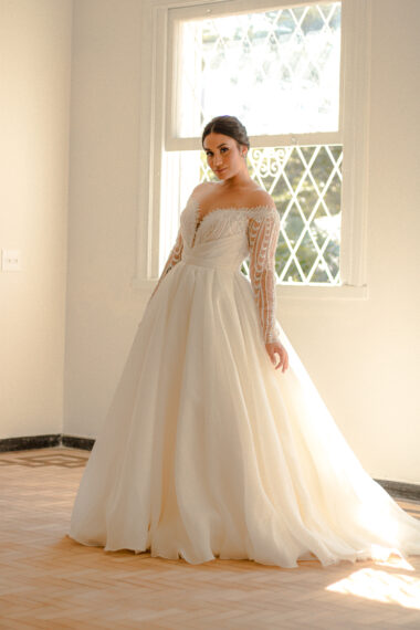 Vestido de noiva minimalista com mix de tecidos - Atelier White Dress