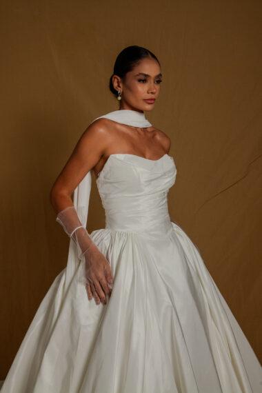 nina frente - vestido de noiva princesa tomara que caia com cintura basque em tafetá, estilo ballgown - atelier white dress