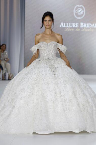 vestido de noiva ballgown durante desfille na barcelona bridal fashion weekk 2026