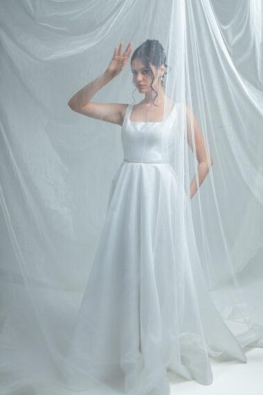 vestidos evasê de estilos diferentes.