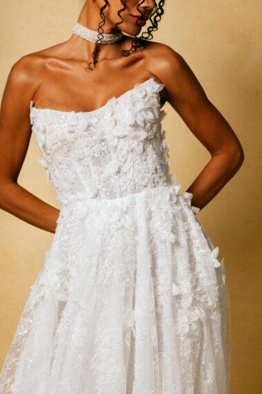 vestido de novia com aplicações de renda 3d