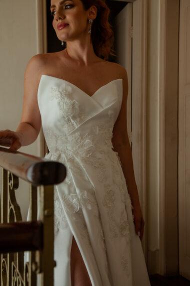 vestido de novia com aplicações de renda